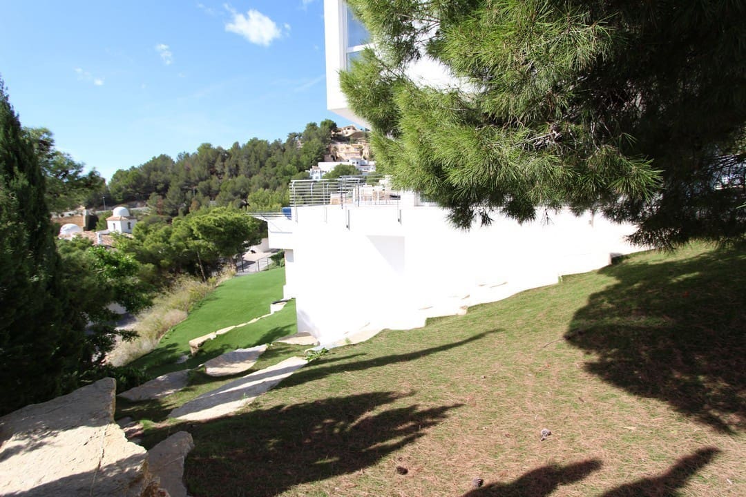 5 bedroom Villa for sale in Altea with pool - € 2,800,000 (Ref: 6015221)