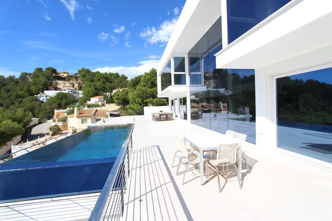 5 bedroom Villa for sale in Altea with pool - € 2,800,000 (Ref: 6015221)