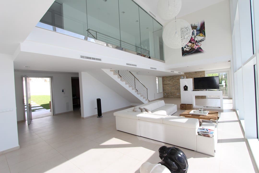 5 bedroom Villa for sale in Altea with pool - € 2,800,000 (Ref: 6015221)