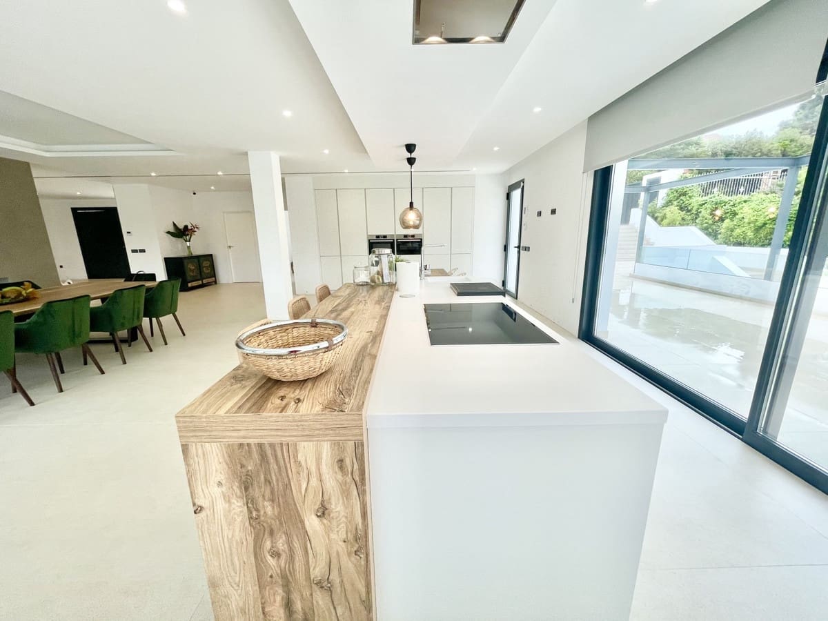 7 sypialnia Willa na sprzedaż w Benalmadena z basenem garażem - 3 200 000 € (Ref: 6015315)