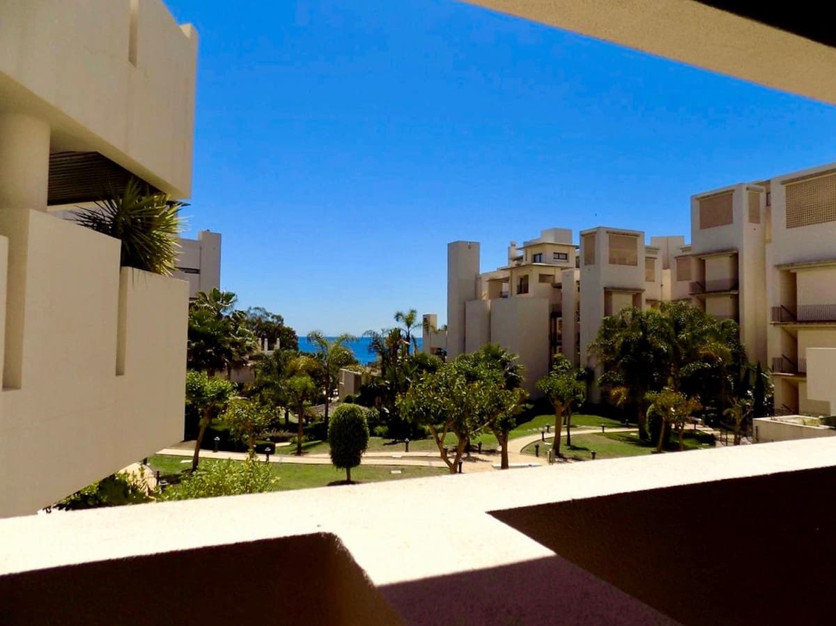 3 bedroom Beach Apartment for sale in New Golden Mile with pool garage - € 850,000 (Ref: 6015319)