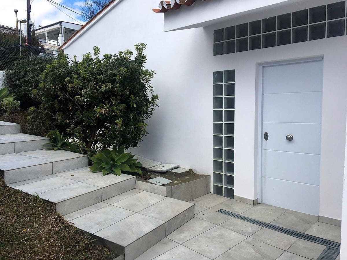 Chalet de 4 habitaciones en New Golden Mile en venta - 2.450.000 € (Ref: 6015354)