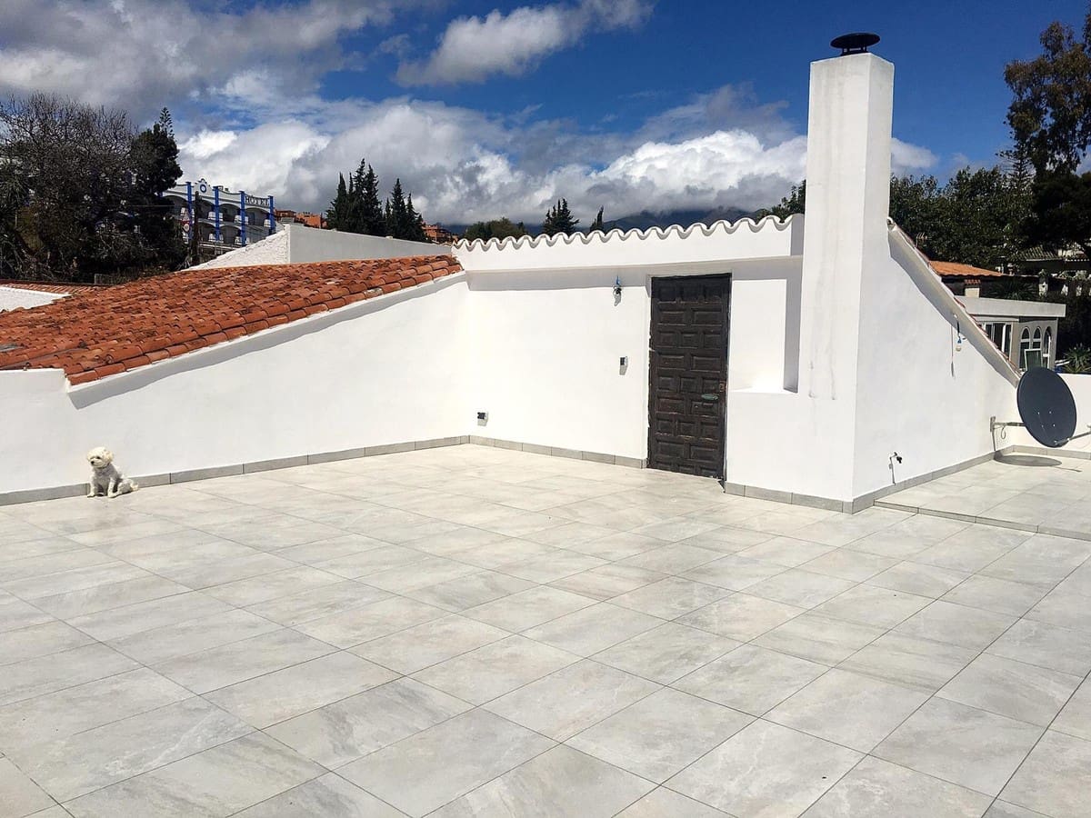 Chalet de 4 habitaciones en New Golden Mile en venta - 2.450.000 € (Ref: 6015354)