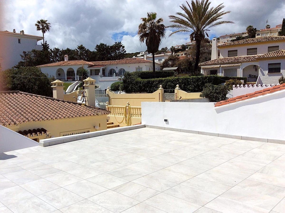 Chalet de 4 habitaciones en New Golden Mile en venta - 2.450.000 € (Ref: 6015354)