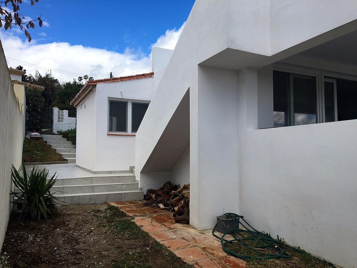 Chalet de 4 habitaciones en New Golden Mile en venta - 2.450.000 € (Ref: 6015354)