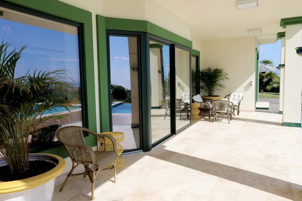 5 soveværelse Villa til leje i Estepona med swimmingpool garage - € 20.000 (Ref: 6015392)