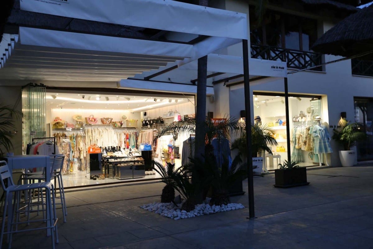 5 soveværelse Villa til leje i Estepona med swimmingpool garage - € 20.000 (Ref: 6015392)