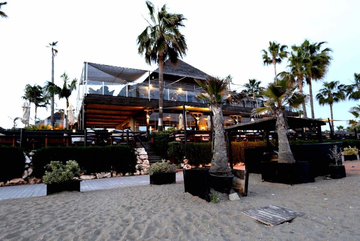 5 soveværelse Villa til leje i Estepona med swimmingpool garage - € 20.000 (Ref: 6015392)