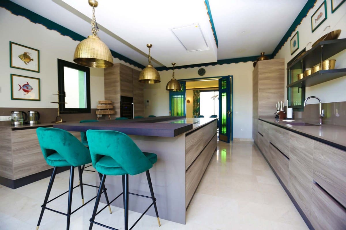 5 soveværelse Villa til leje i Estepona med swimmingpool garage - € 20.000 (Ref: 6015392)