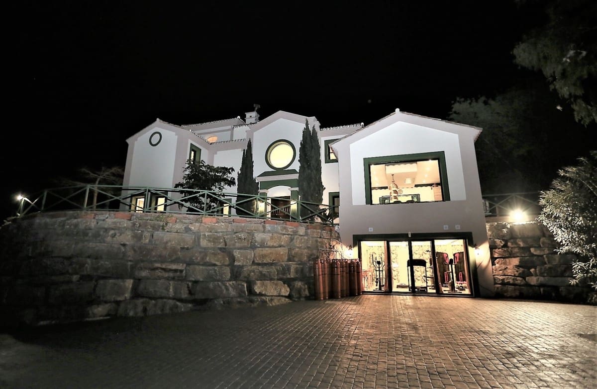 5 soveværelse Villa til leje i Estepona med swimmingpool garage - € 20.000 (Ref: 6015392)