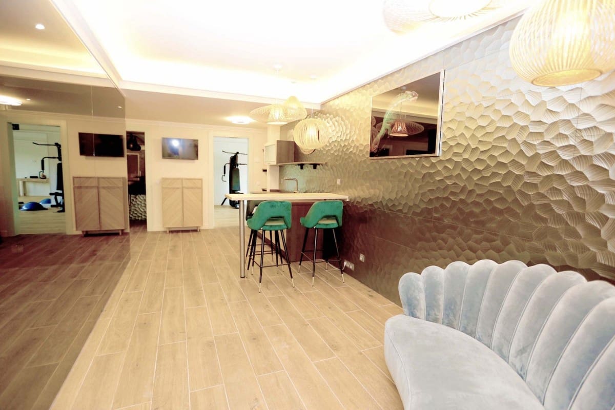 5 soveværelse Villa til leje i Estepona med swimmingpool garage - € 20.000 (Ref: 6015392)