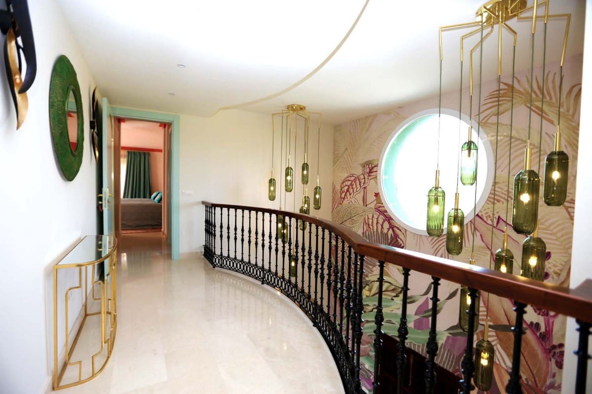 5 soveværelse Villa til leje i Estepona med swimmingpool garage - € 20.000 (Ref: 6015392)