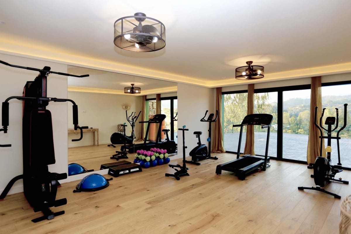 5 soveværelse Villa til leje i Estepona med swimmingpool garage - € 20.000 (Ref: 6015392)