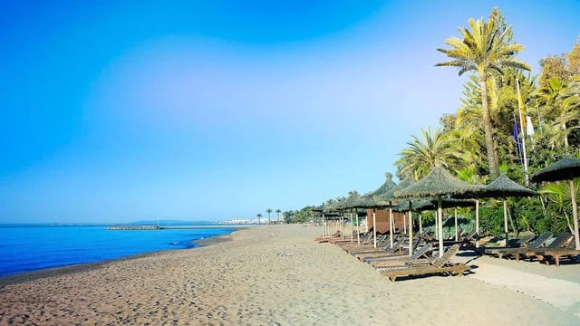 Villa til salgs i Elviria, Marbella med garasje - € 1 500 000 (Ref: 6015397)