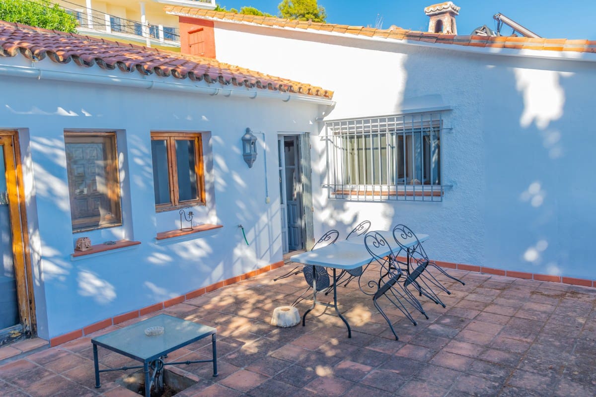 4 soverom Villa til salgs i Marbella med svømmebasseng garasje - € 995 000 (Ref: 6015404)