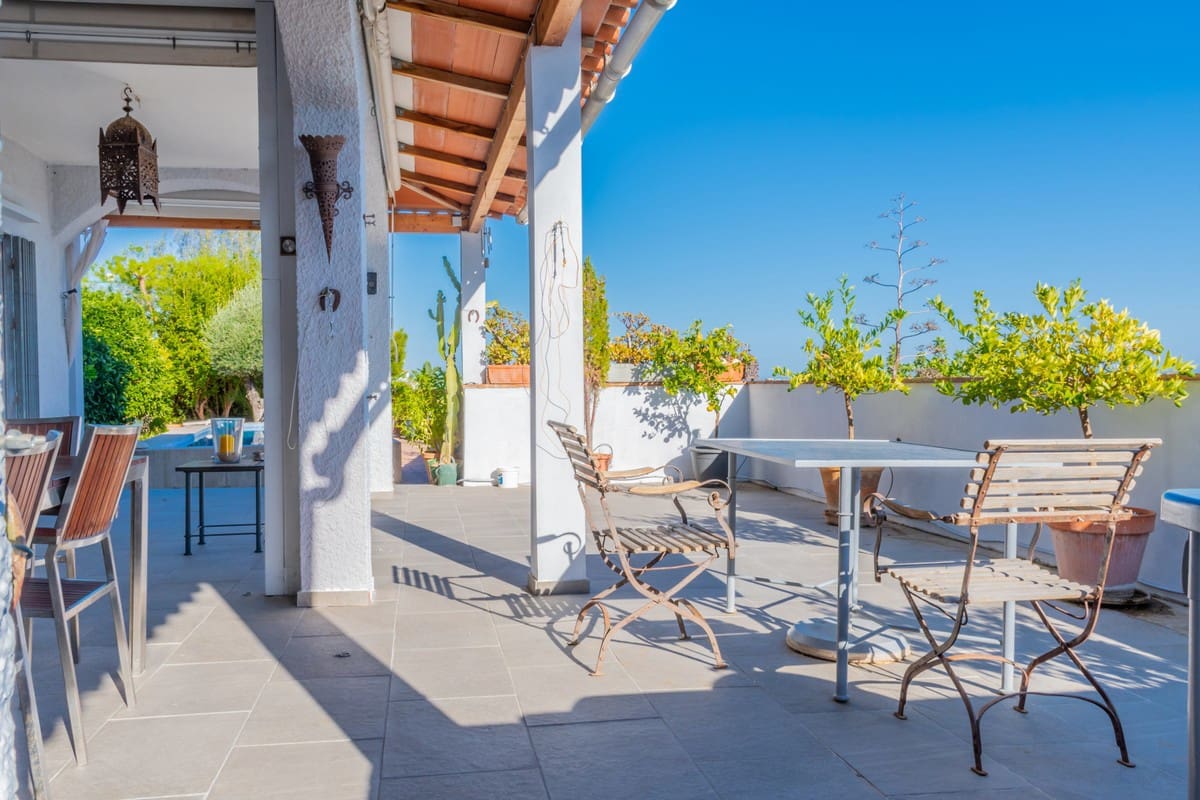 4 soverom Villa til salgs i Marbella med svømmebasseng garasje - € 995 000 (Ref: 6015404)