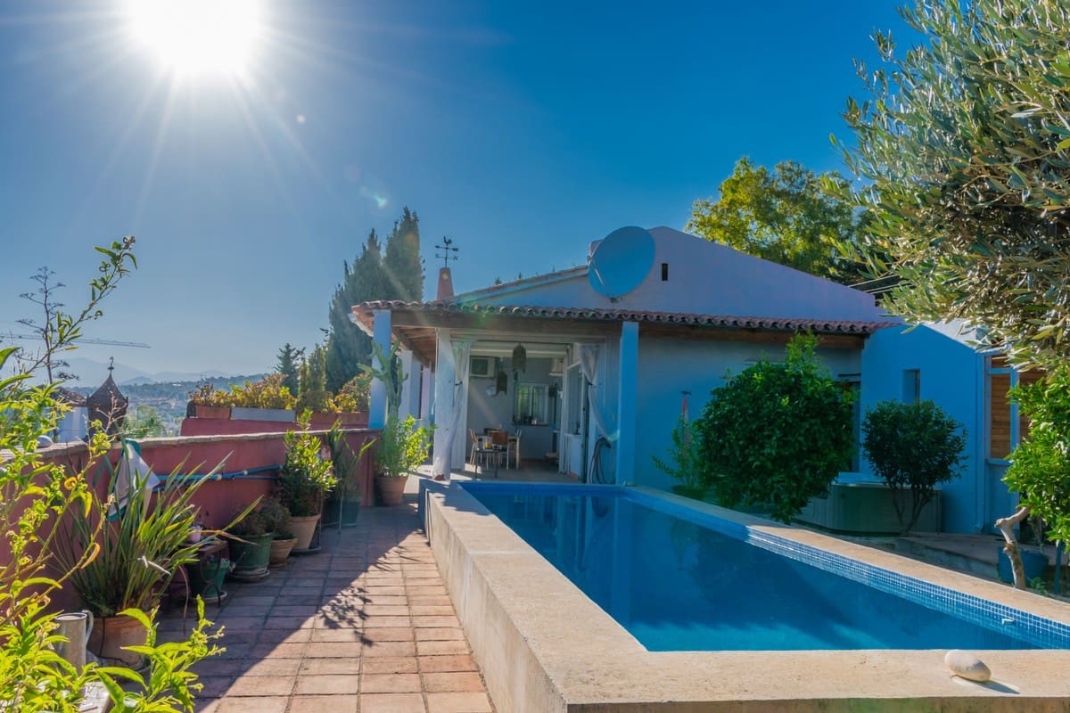 4 soverom Villa til salgs i Marbella med svømmebasseng garasje - € 995 000 (Ref: 6015404)