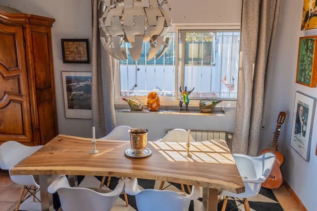 4 soverom Villa til salgs i Marbella med svømmebasseng garasje - € 995 000 (Ref: 6015404)