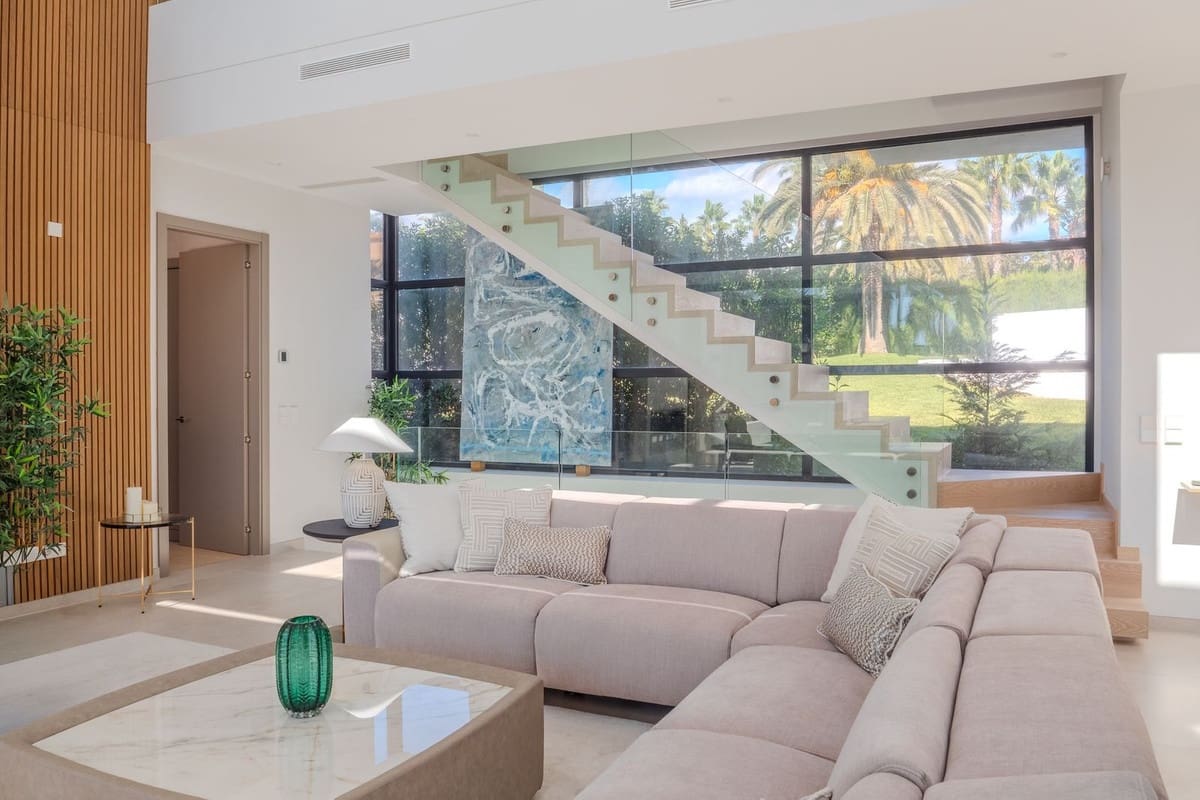 5 bedroom Villa for sale in Marbesa with pool garage - € 3,295,000 (Ref: 6015406)