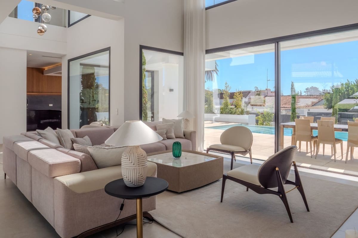 5 bedroom Villa for sale in Marbesa with pool garage - € 3,295,000 (Ref: 6015406)