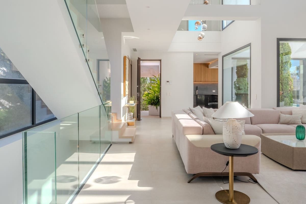 5 bedroom Villa for sale in Marbesa with pool garage - € 3,295,000 (Ref: 6015406)