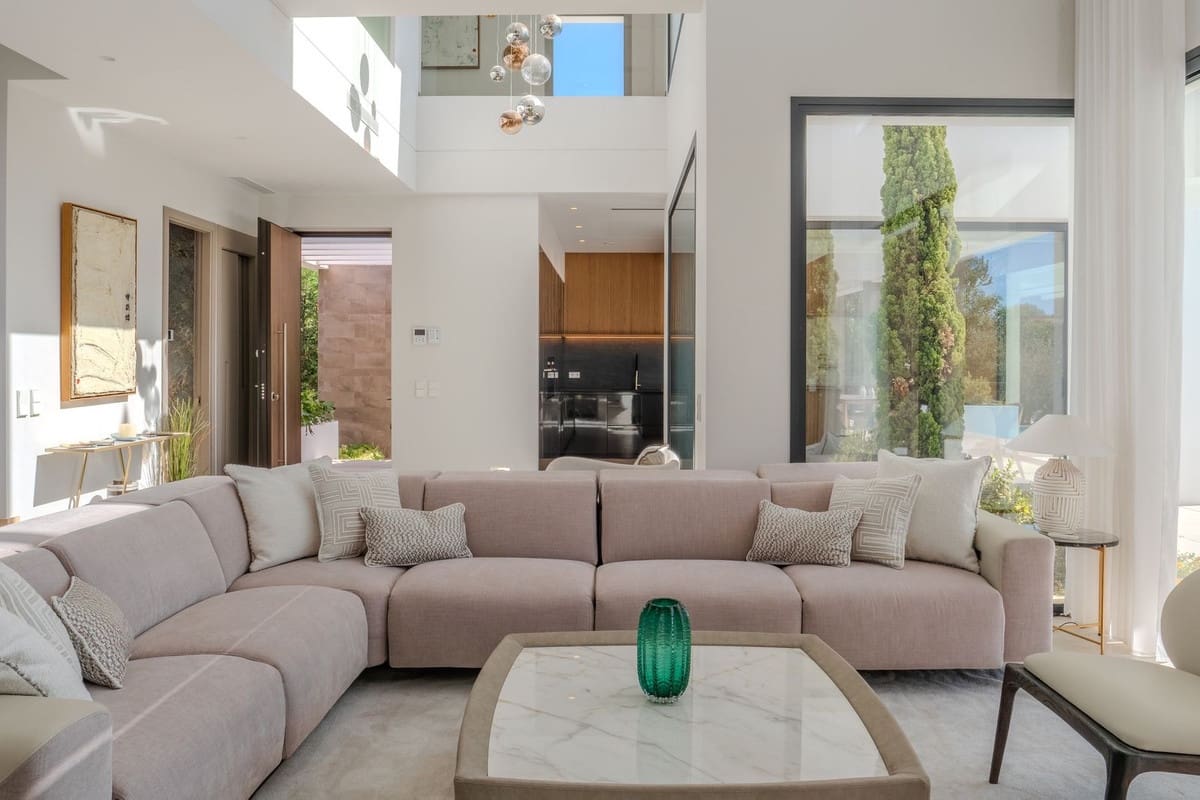 5 bedroom Villa for sale in Marbesa with pool garage - € 3,295,000 (Ref: 6015406)