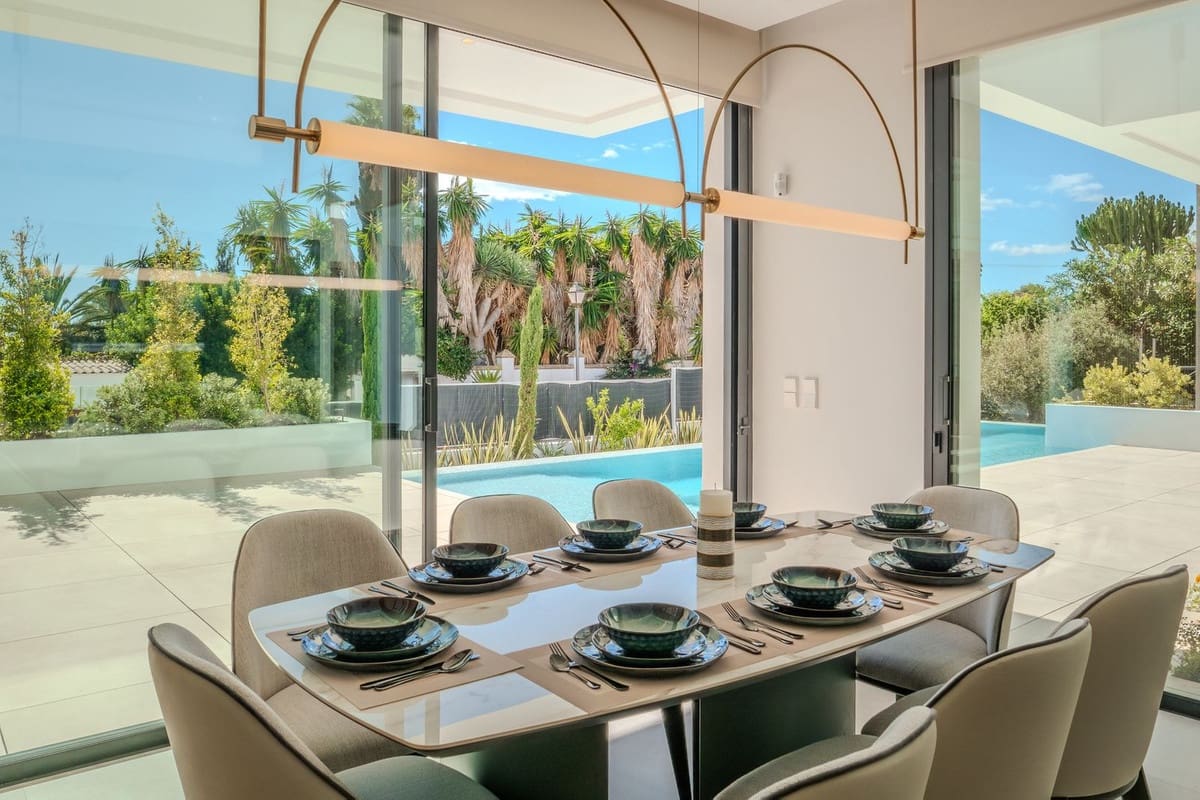 5 bedroom Villa for sale in Marbesa with pool garage - € 3,295,000 (Ref: 6015406)