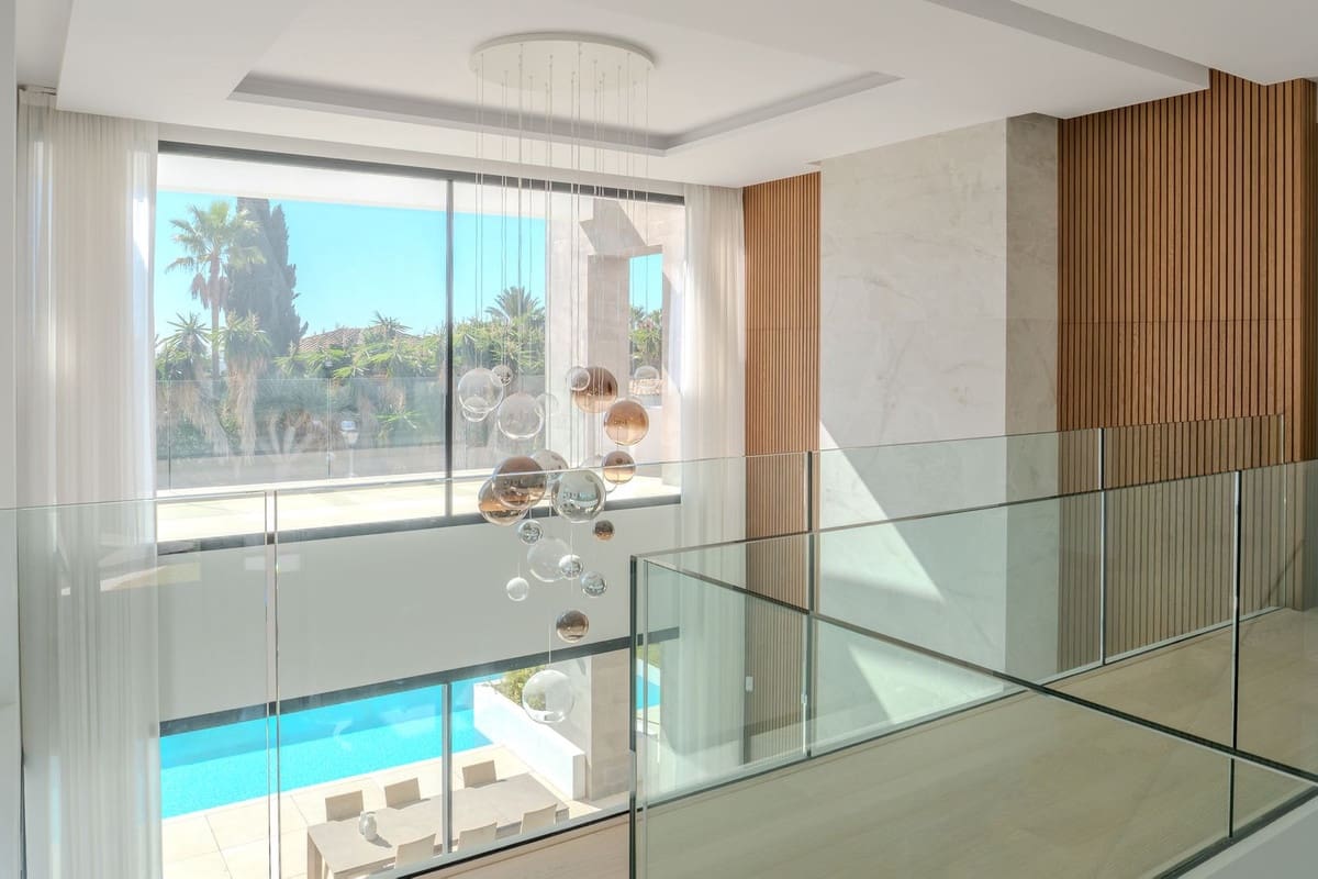 5 bedroom Villa for sale in Marbesa with pool garage - € 3,295,000 (Ref: 6015406)