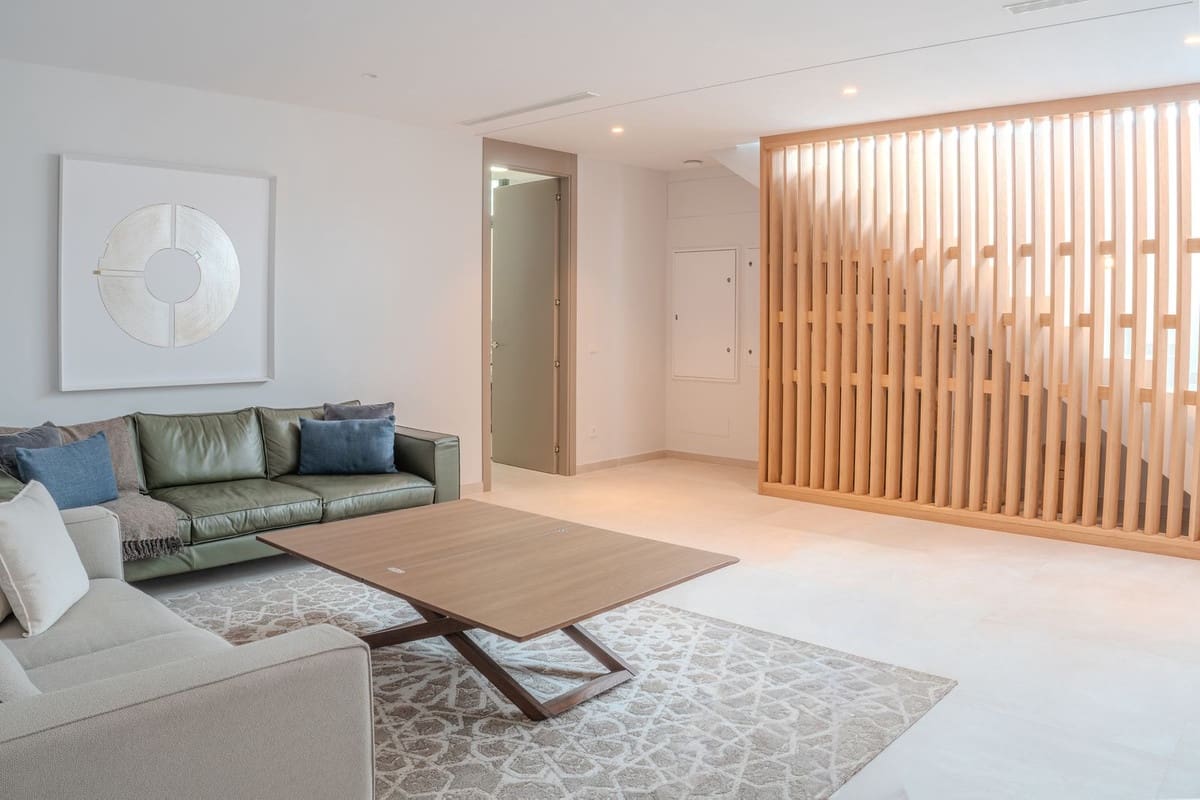 5 bedroom Villa for sale in Marbesa with pool garage - € 3,295,000 (Ref: 6015406)