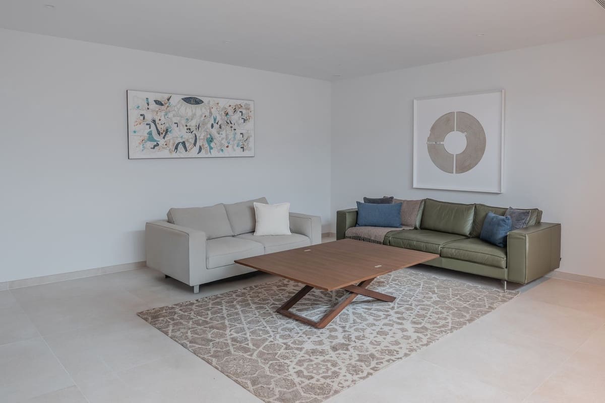 5 bedroom Villa for sale in Marbesa with pool garage - € 3,295,000 (Ref: 6015406)