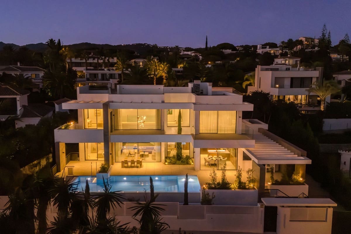 5 bedroom Villa for sale in Marbesa with pool garage - € 3,295,000 (Ref: 6015406)