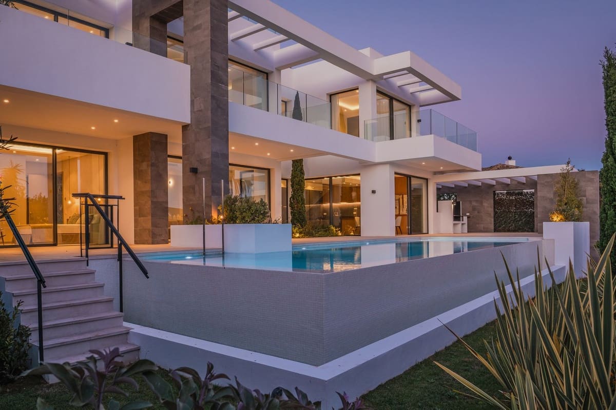 5 bedroom Villa for sale in Marbesa with pool garage - € 3,295,000 (Ref: 6015406)