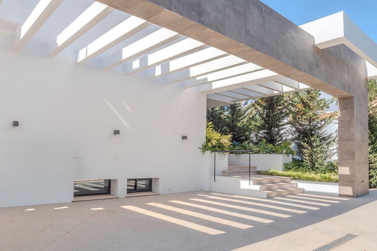 5 bedroom Villa for sale in Marbesa with pool garage - € 3,295,000 (Ref: 6015406)