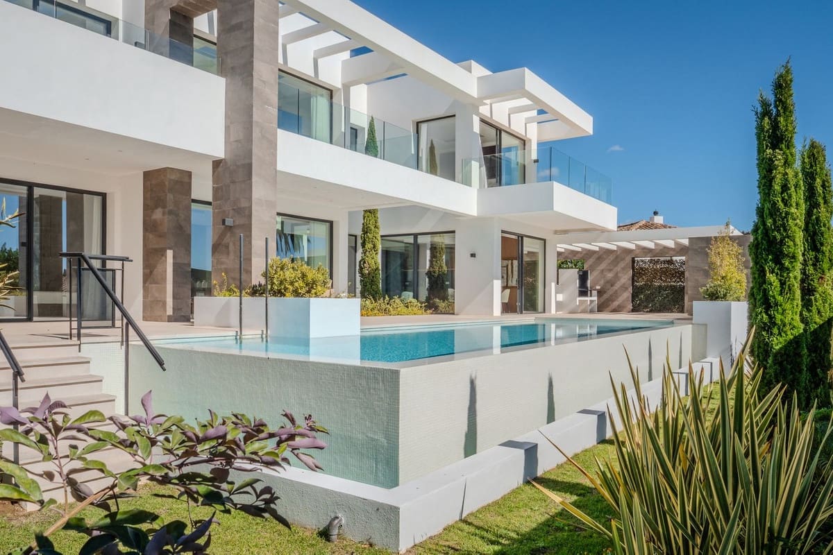 5 bedroom Villa for sale in Marbesa with pool garage - € 3,295,000 (Ref: 6015406)