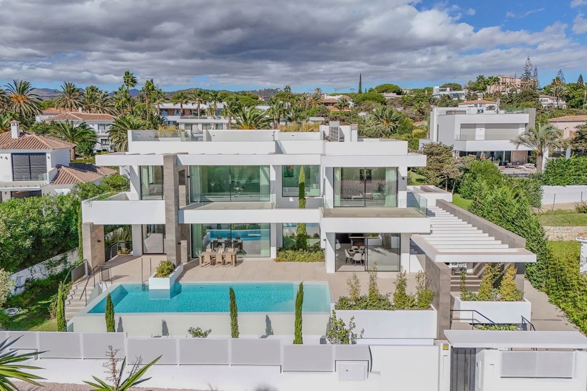 5 bedroom Villa for sale in Marbesa with pool garage - € 3,295,000 (Ref: 6015406)