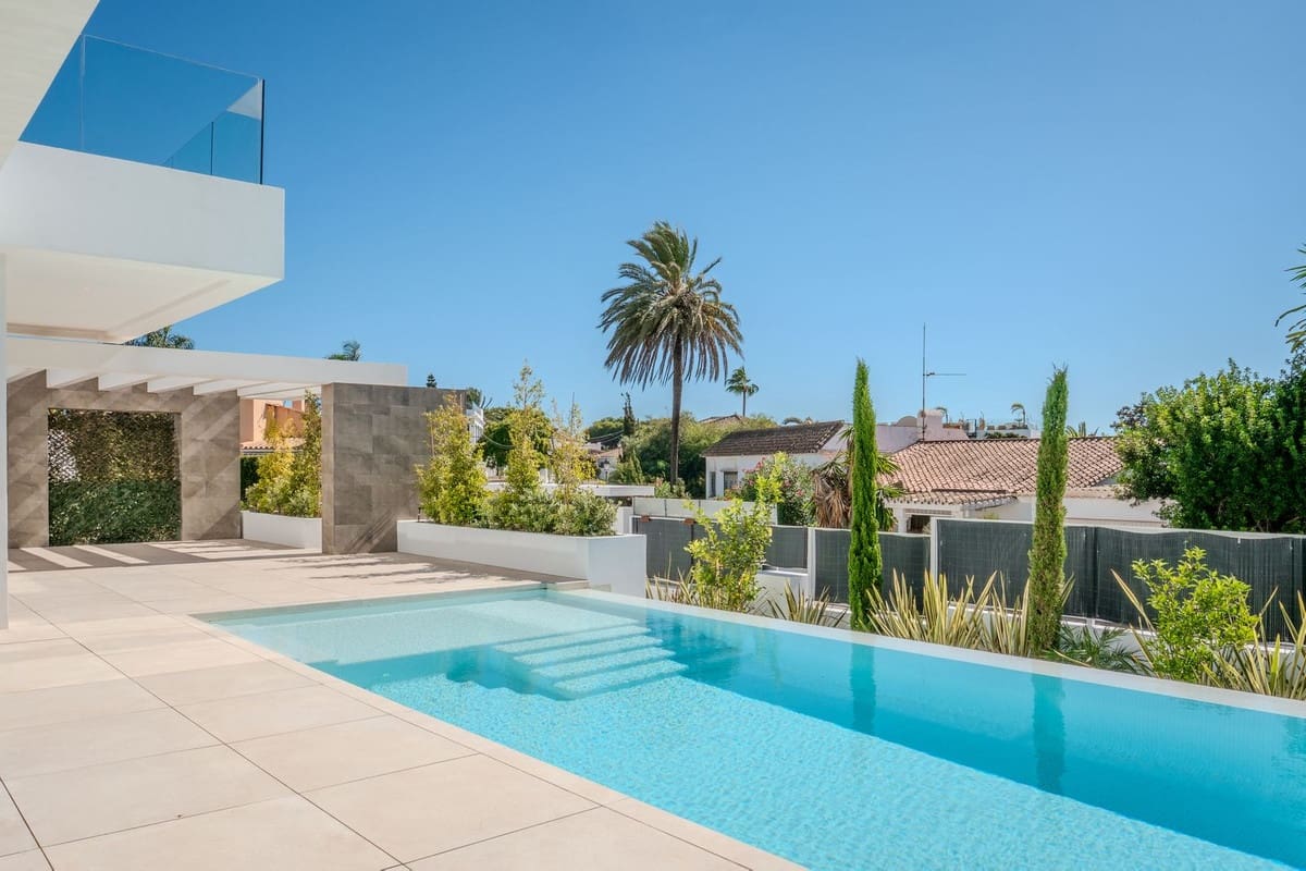 5 soverom Villa til salgs i Marbesa med svømmebasseng garasje - € 3 295 000 (Ref: 6015406)