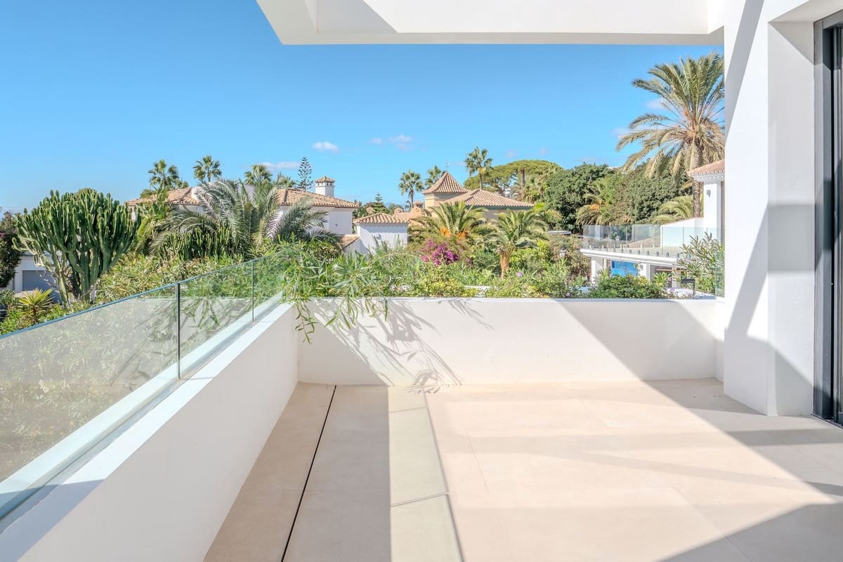 5 soverom Villa til salgs i Marbesa med svømmebasseng garasje - € 3 295 000 (Ref: 6015406)