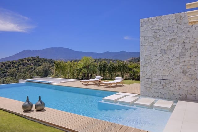 5 bedroom Villa for sale in Estepona with pool garage - € 3,600,000 (Ref: 6055628)