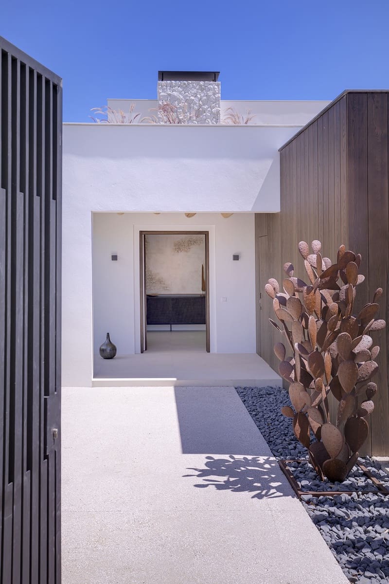 5 bedroom Villa for sale in Estepona with pool garage - € 3,600,000 (Ref: 6055628)