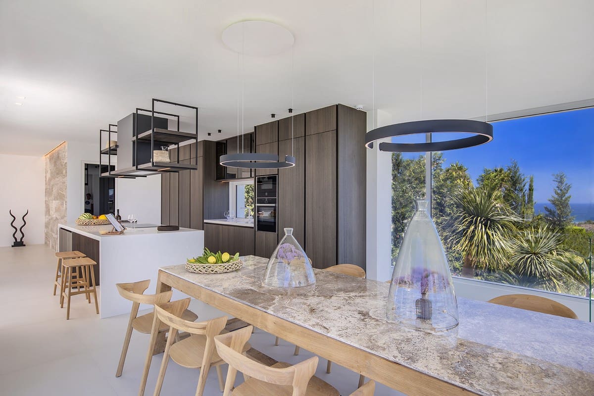 5 bedroom Villa for sale in Estepona with pool garage - € 3,600,000 (Ref: 6055628)