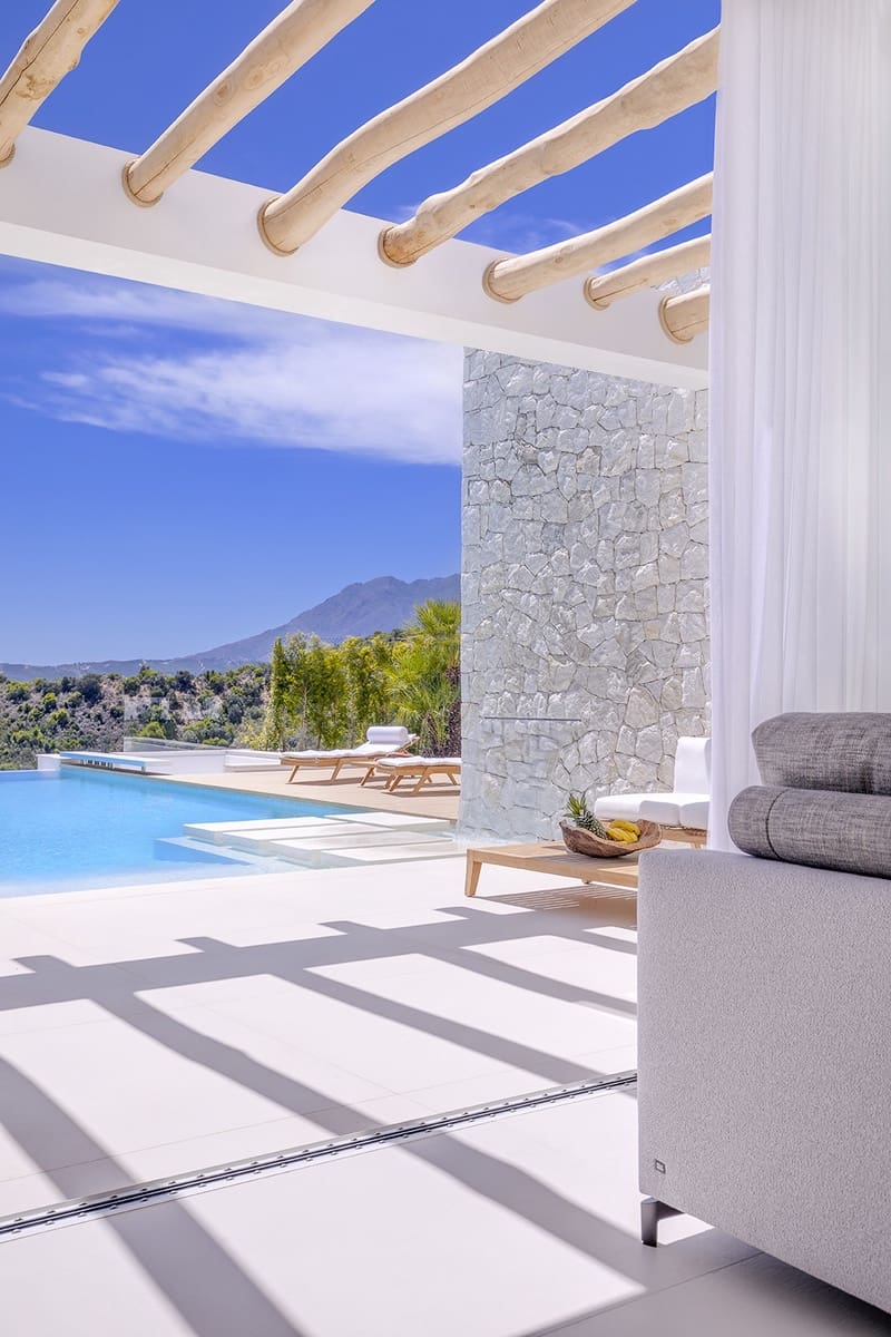 5 bedroom Villa for sale in Estepona with pool garage - € 3,600,000 (Ref: 6055628)