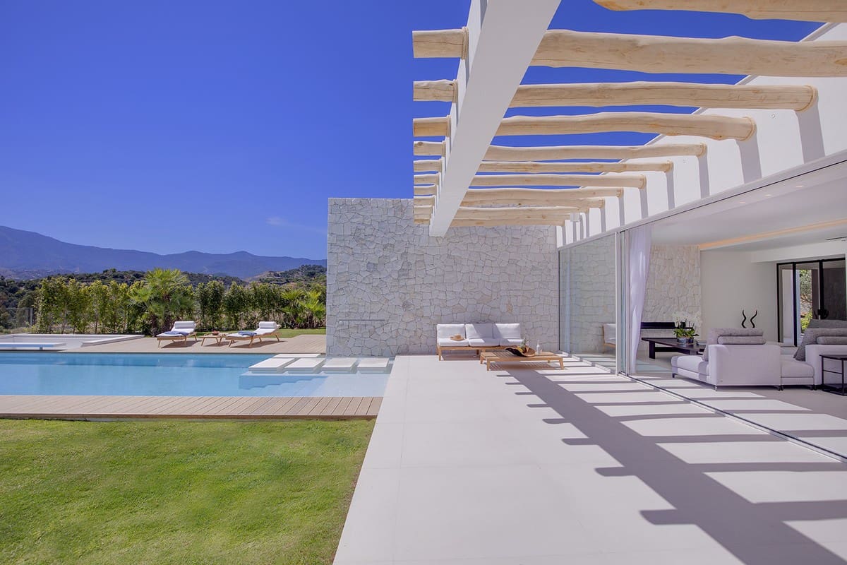 5 bedroom Villa for sale in Estepona with pool garage - € 3,600,000 (Ref: 6055628)