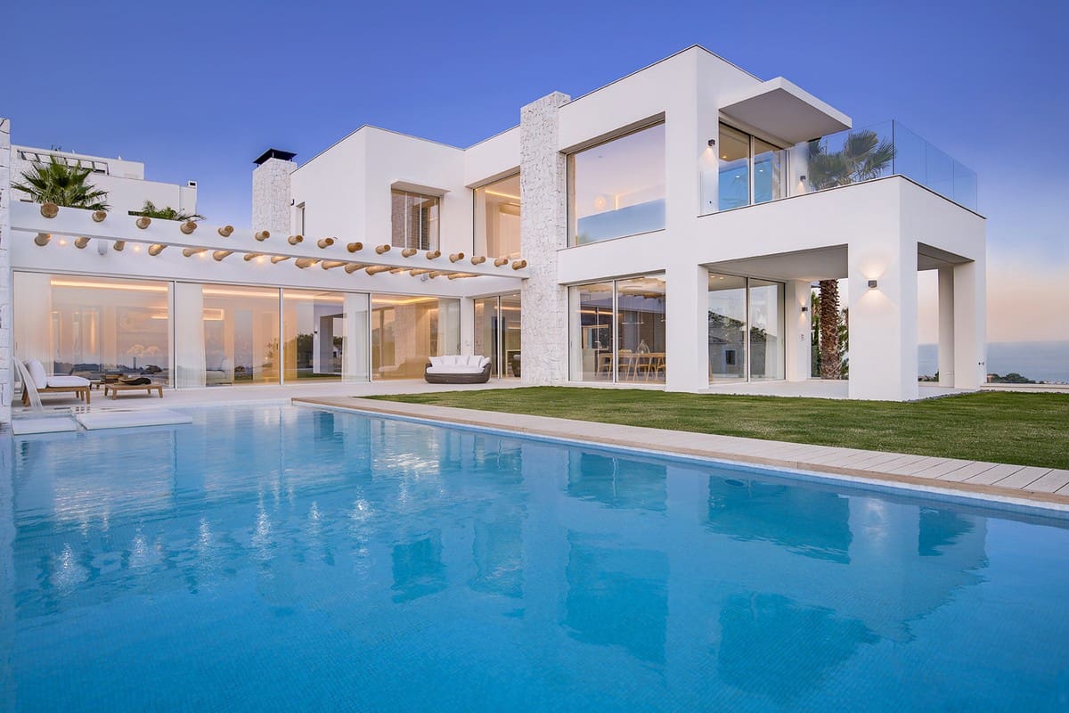 5 bedroom Villa for sale in Estepona with pool garage - € 3,600,000 (Ref: 6055628)