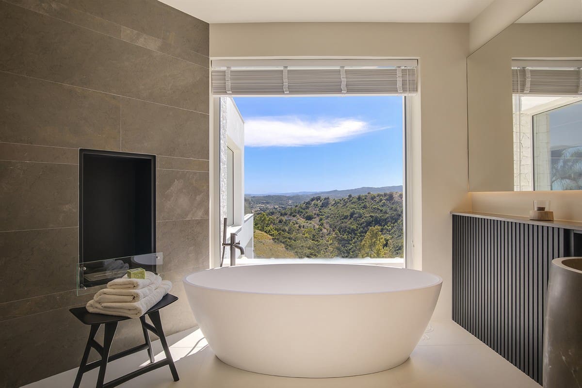 5 bedroom Villa for sale in Estepona with pool garage - € 3,600,000 (Ref: 6055628)