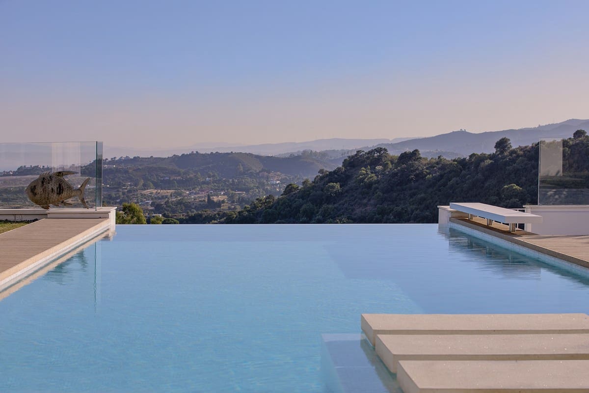 5 bedroom Villa for sale in Estepona with pool garage - € 3,600,000 (Ref: 6055628)