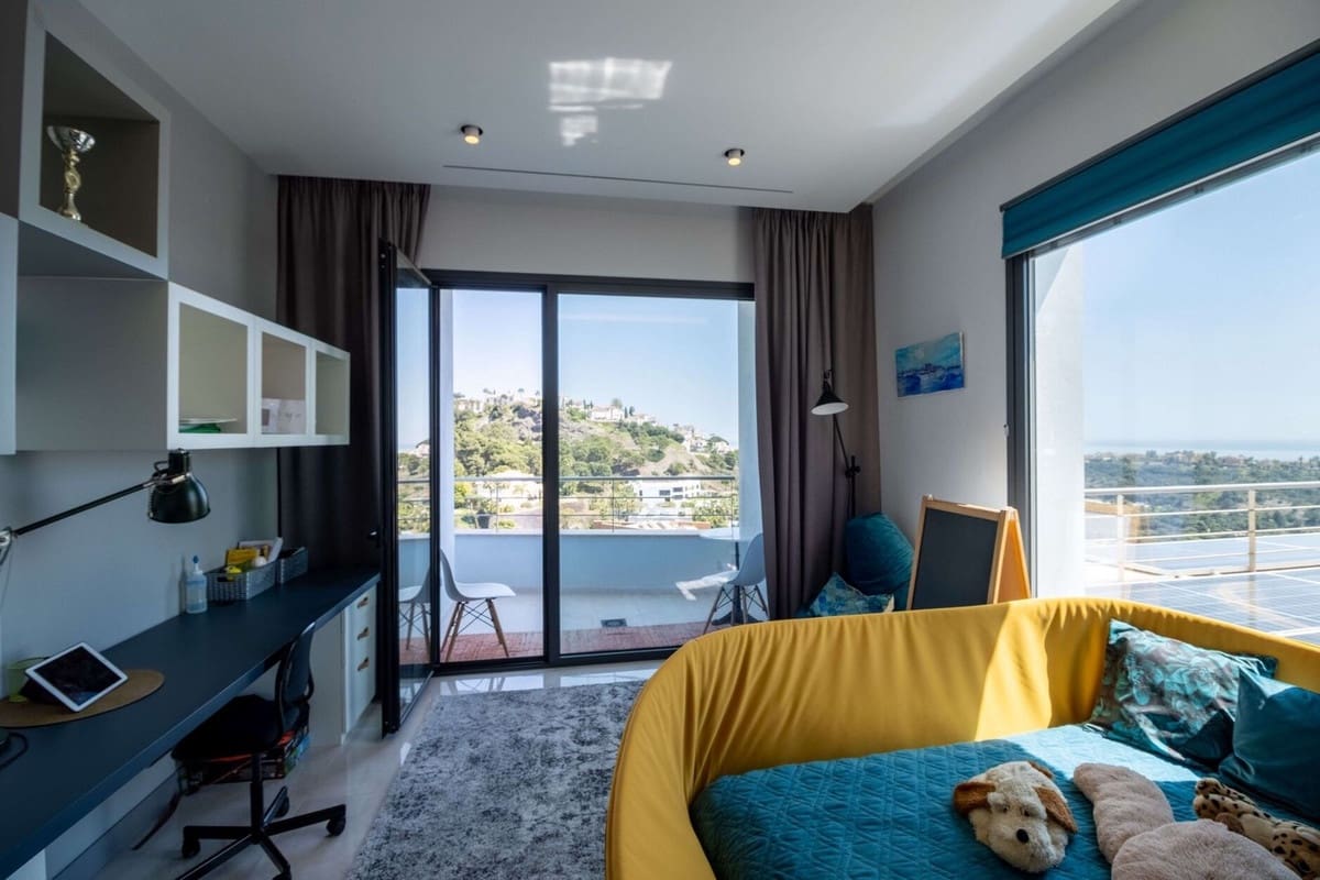 12 bedroom Villa for sale in Benahavis with pool garage - € 12,700,000 (Ref: 6078390)