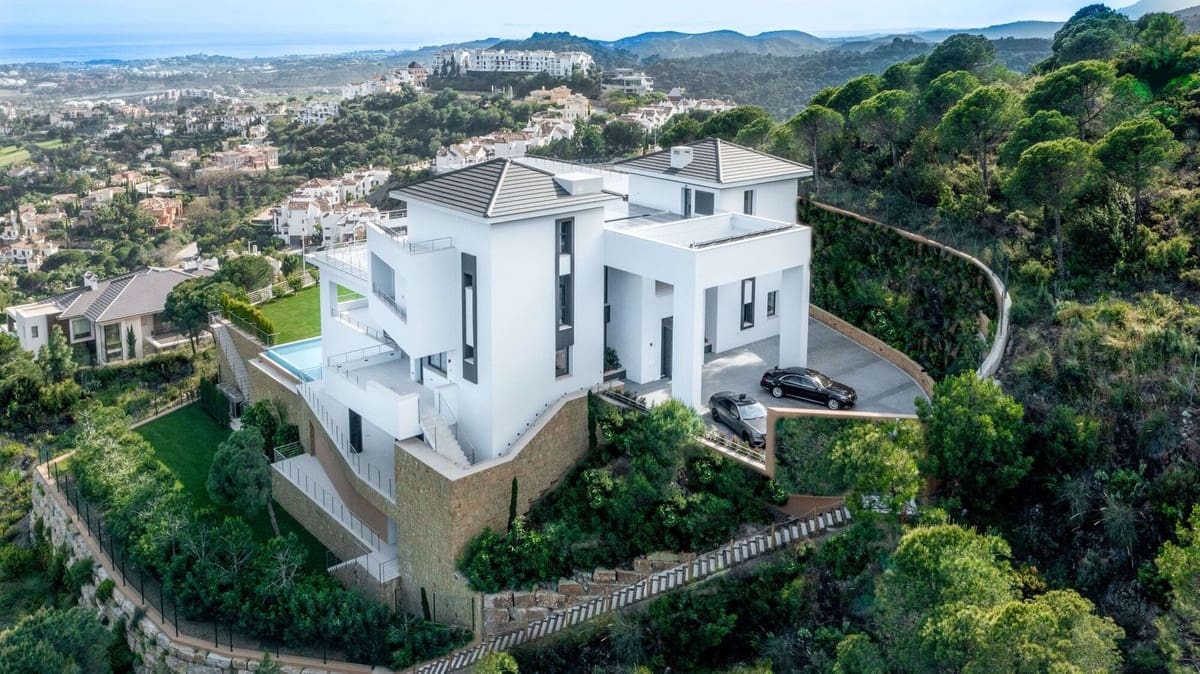 12 bedroom Villa for sale in Benahavis with pool garage - € 12,700,000 (Ref: 6078390)