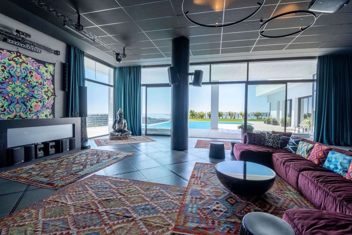 12 bedroom Villa for sale in Benahavis with pool garage - € 12,700,000 (Ref: 6078390)