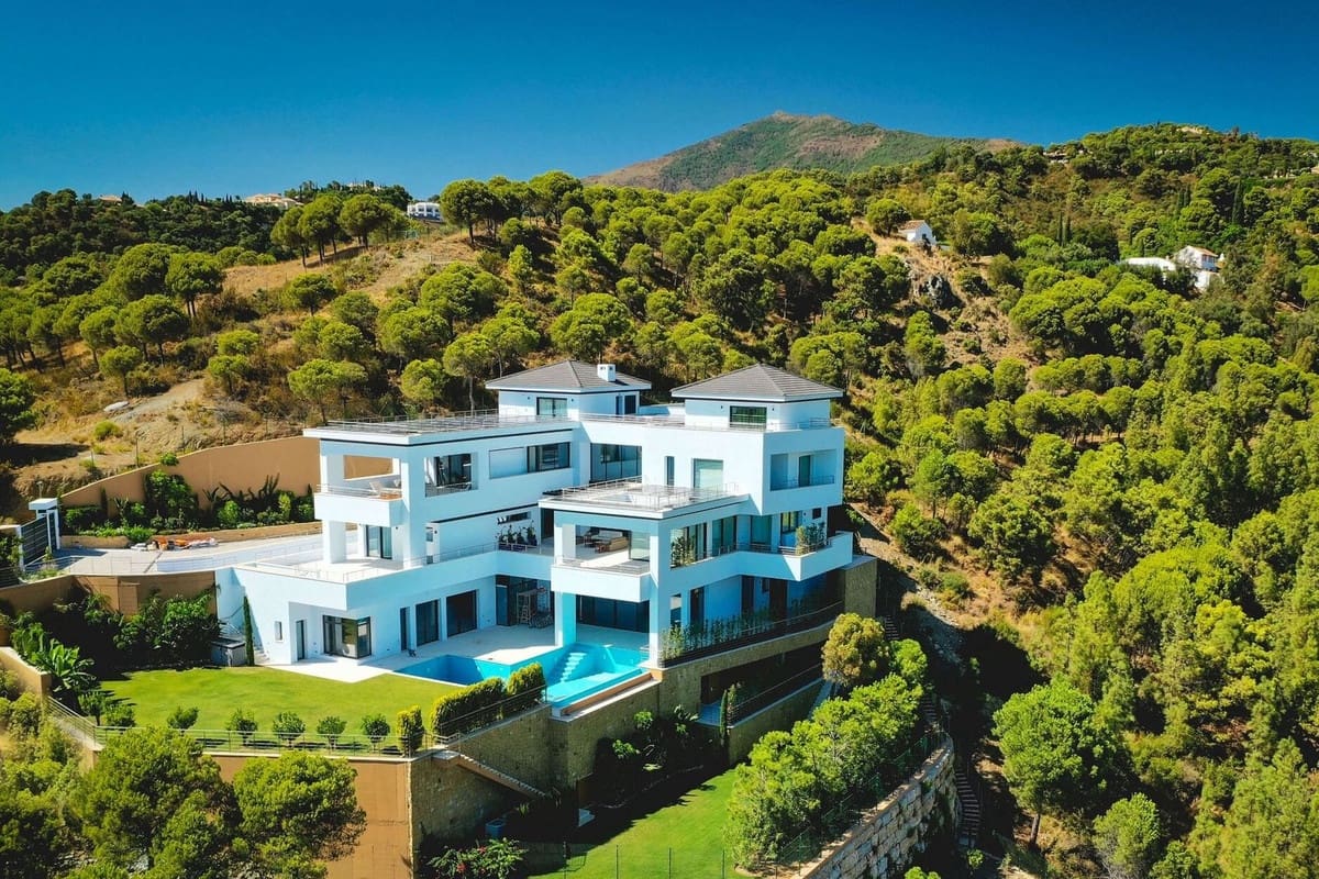 12 bedroom Villa for sale in Benahavis with pool garage - € 12,700,000 (Ref: 6078390)
