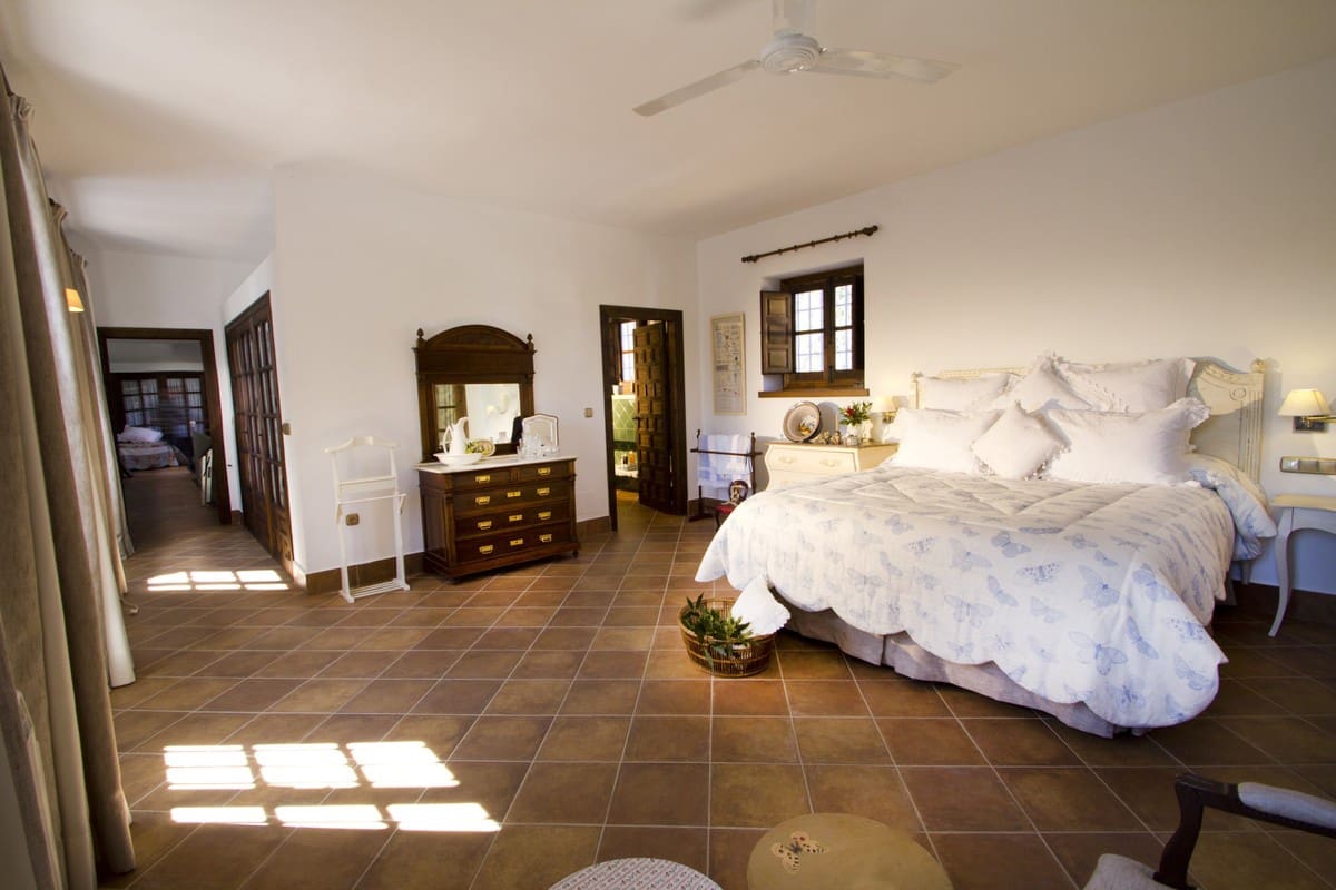 7 soveværelse Finca/Landehus til salg i Archidona med swimmingpool garage - € 1.200.000 (Ref: 6226835)